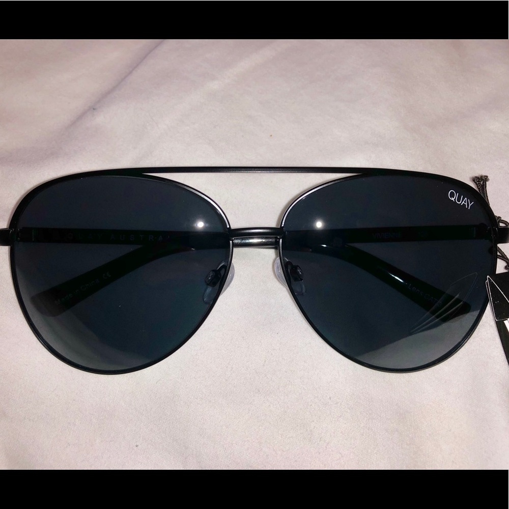 Quay Vivienne black sunglasses
